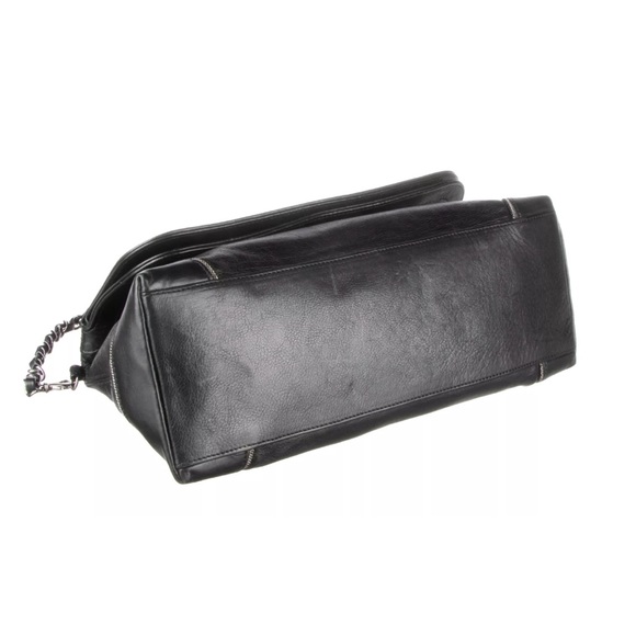 CHANEL Black Lambskin CC Chain Shoulder Bag - Picture 4 of 8